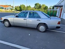 Silber Gebraucht 1991 Mercedes E200 Limousine | 4.500 €