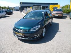 Grün Gebraucht 2014 Opel Astra Exklusiv Kombi | 9.990 € (Teuer)