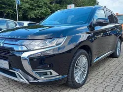 Schwarz Gebraucht 2018 Mitsubishi Outlander P-HEV Top SUV | 20.990 € (Fairer Preis)