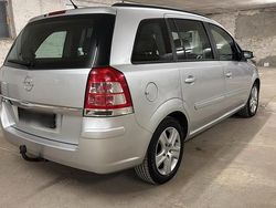 Silber Gebraucht 2009 Opel Zafira Edition Van / Kleinbus | 3.700 € (Teuer)