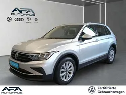 Reflexsilber metallic Gebraucht 2024 VW Tiguan Life SUV | 28.650 €