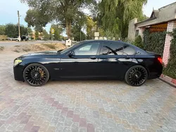 Blau Gebraucht 2010 BMW 740 Limousine | 18.000 €