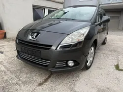 Grau Gebraucht 2010 Peugeot 5008 Van / Kleinbus | 3.990 € (Fairer Preis)