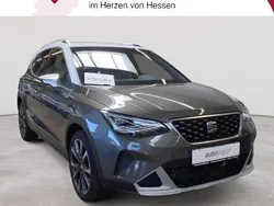 Cliff grau metallic / dach weiß Gebraucht 2024 Seat Arona Xperience SUV | 22.390 € (Superpreis)