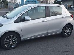Silber Gebraucht 2014 Toyota Yaris Comfort Limousine | 9.999 € (Fairer Preis)