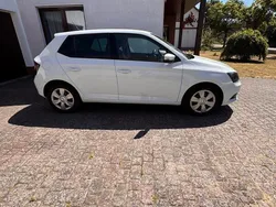Weiß Gebraucht 2017 Skoda Fabia Ambition Kleinwagen | 10.190 € (Fairer Preis)