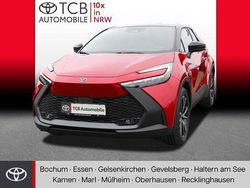 Emotional red metallic / black Gebraucht 2024 Toyota C-HR Team SUV | 32.689 € (Teuer)