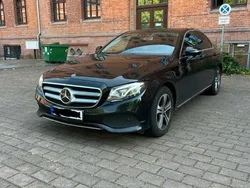 Schwarz Gebraucht 2017 Mercedes E220 Limousine | 21.000 € (Fairer Preis)