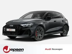 Grau Neu 2025 Audi RS3 Sportback Sport Kleinwagen | 71.780 € (Guter Preis)