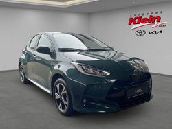 Grün Neu 2025 Toyota Yaris Hybrid Comfort Limousine | 28.990 € (Etwas zu teuer)