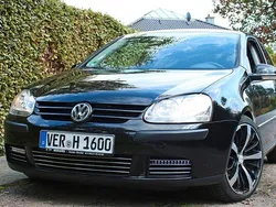 Schwarz Gebraucht 2004 VW Golf V Trendline Limousine | 2.490 € (Etwas zu teuer)