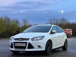 Weiß Gebraucht 2011 Ford Focus Limousine | 6.000 € (Fairer Preis)
