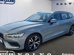 Vapour grey / metallic Gebraucht 2024 Volvo V60 Core Kombi | 43.850 € (Etwas zu teuer)