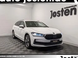 Weiß Gebraucht 2024 Skoda Superb Selection Kombi | 38.490 € (Fairer Preis)