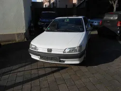 Weiß Gebraucht 1996 Peugeot 306 Limousine | 1.111 € (Fairer Preis)