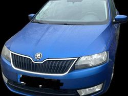 Blau Gebraucht 2014 Skoda Rapid Ambition Limousine | 5.600 € (Fairer Preis)