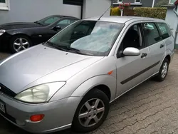 Silber Gebraucht 2000 Ford Focus Ghia Kombi | 1.599 €