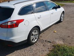 Weiß Gebraucht 2011 Ford Focus Kombi | 4.400 € (Fairer Preis)