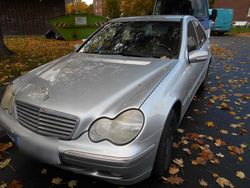 Grau Gebraucht 2000 Mercedes C200 Limousine | 1.700 €