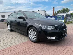 Schwarz Gebraucht 2015 Skoda Octavia Kombi | 9.900 € (Fairer Preis)