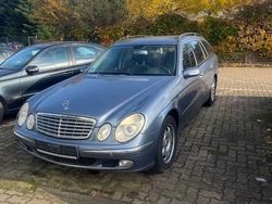 Blau Gebraucht 2005 Mercedes E200 Limousine | 1.790 € (Superpreis)