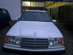 Weiß Gebraucht 1991 Mercedes E230 Kombi | 2.400 €