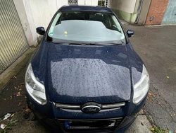 Blau Gebraucht 2012 Ford Focus Limousine | 4.000 € (Fairer Preis)