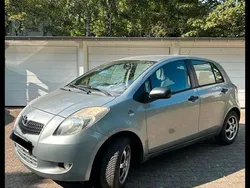 Grau Gebraucht 2007 Toyota Yaris Cool Kleinwagen | 2.999 € (Fairer Preis)