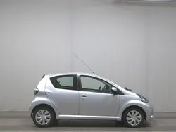 Satin silver metallic Gebraucht 2014 Toyota Aygo Cool Kleinwagen | 5.590 € (Guter Preis)
