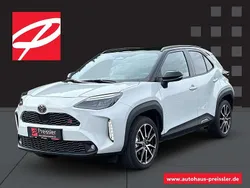 Dynamic grey / dach schwarz Gebraucht 2024 Toyota Yaris Cross Sport SUV | 34.545 € (Teuer)