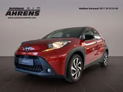 Chili red / night sky black Gebraucht 2024 Toyota Aygo Team Kleinwagen | 20.190 € (Teuer)