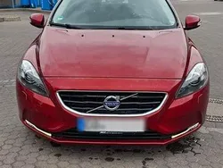Rot Gebraucht 2014 Volvo V40 Kinetic Kombi | 9.995 € (Fairer Preis)