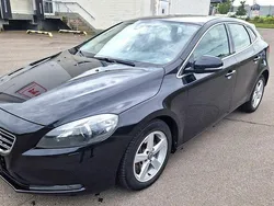 Schwarz Gebraucht 2013 Volvo V40 Momentum Kombi | 3.999 €