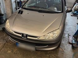 Grau Gebraucht 2002 Peugeot 206 Coupé | 1.000 €