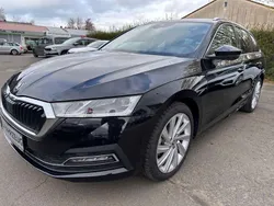 Schwarzmagic perleffekt Gebraucht 2023 Skoda Octavia Style Kombi | 35.400 € (Teuer)