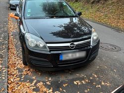 Schwarz Gebraucht 2006 Opel Astra Kombi | 1.050 € (Teuer)