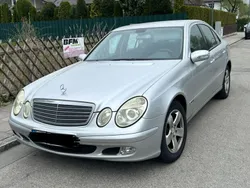 Silber Gebraucht 2004 Mercedes E220 Classic Limousine | 2.300 €