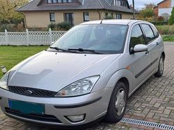 Silber Gebraucht 2002 Ford Focus Kleinwagen | 2.700 €