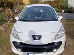 Weiß Gebraucht 2009 Peugeot 207 Urban Move Limousine | 2.990 € (Fairer Preis)