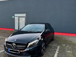 Schwarz Gebraucht 2016 Mercedes A200 Urban Kleinwagen | 12.000 € (Fairer Preis)