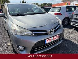 Grau Gebraucht 2013 Toyota Verso Travel Van / Kleinbus | 5.950 €