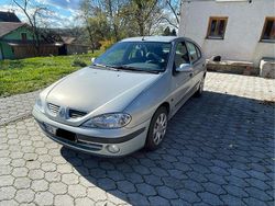 Silber Gebraucht 2000 Renault Mégane Limousine | 1.700 € (Etwas zu teuer)