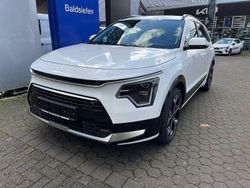Weiß (snow white pearl) Neu 2025 Kia Niro Spirit SUV | 35.970 € (Etwas zu teuer)