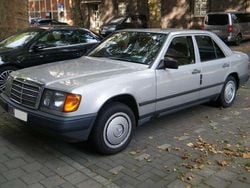 Silber Gebraucht 1989 Mercedes 200 Limousine | 2.500 €