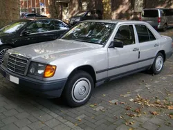 Silber Gebraucht 1989 Mercedes 200 Limousine | 2.500 €