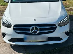 Weiß Gebraucht 2022 Mercedes B180 Van / Kleinbus | 26.999 € (Fairer Preis)