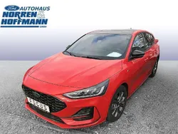 Racerot Neu 2024 Ford Focus ST-Line Limousine | 29.980 € (Fairer Preis)