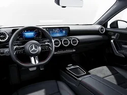 Kosmosschwarz Neu 2025 Mercedes A180 Limousine | 50.212 € (Teuer)