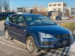 Blau Gebraucht 2005 Ford Focus Trend Kombi | 2.650 € (Etwas zu teuer)