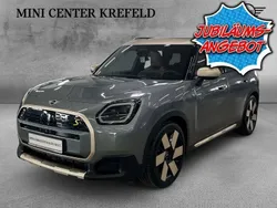 Gruen Gebraucht 2024 Mini Countryman Favoured SUV | 48.256 € (Fairer Preis)